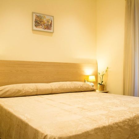 Hostal Excellence Barcelona Bagian luar foto