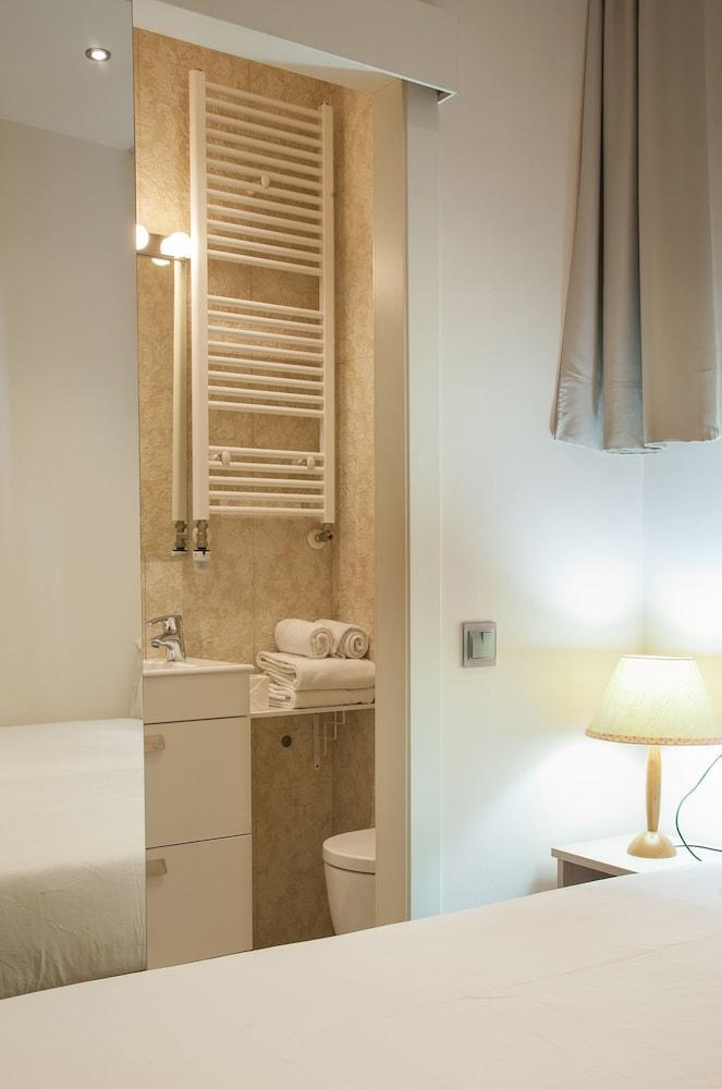 Hostal Excellence Barcelona Bagian luar foto