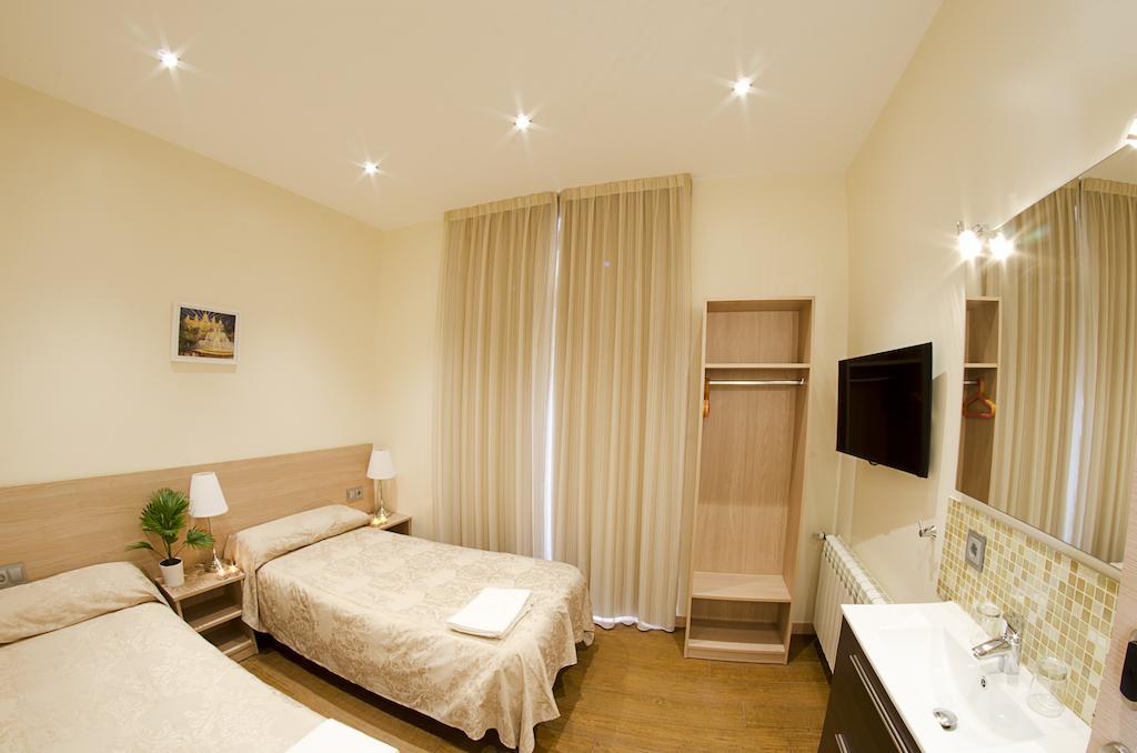 Hostal Excellence Barcelona Bagian luar foto