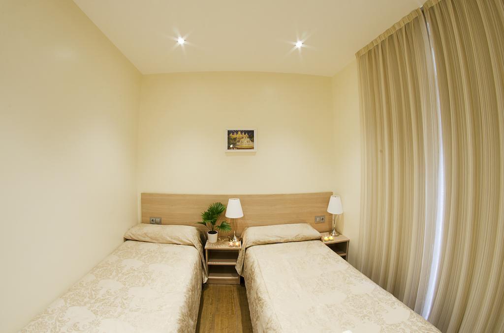 Hostal Excellence Barcelona Bagian luar foto
