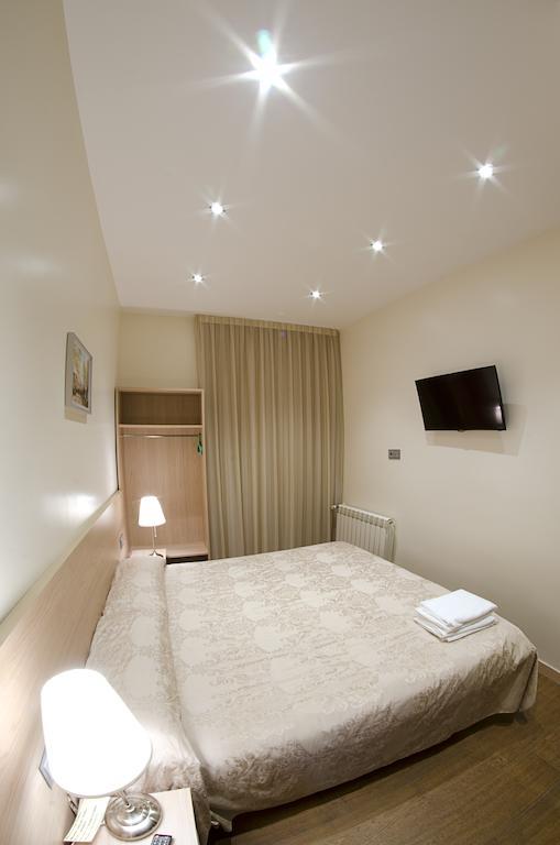 Hostal Excellence Barcelona Bagian luar foto
