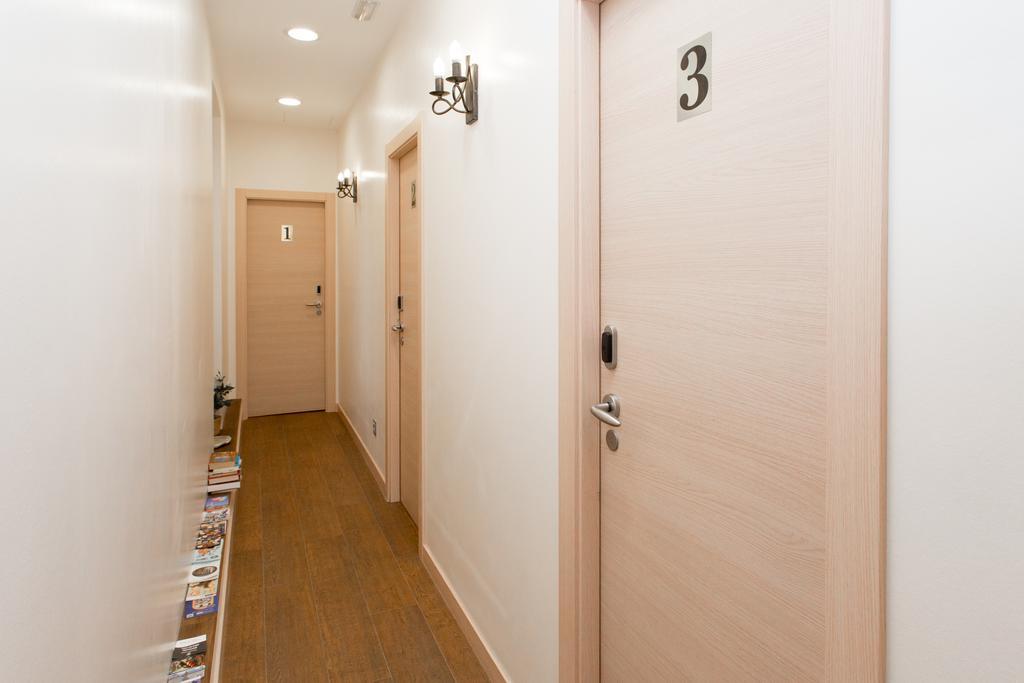 Hostal Excellence Barcelona Bagian luar foto