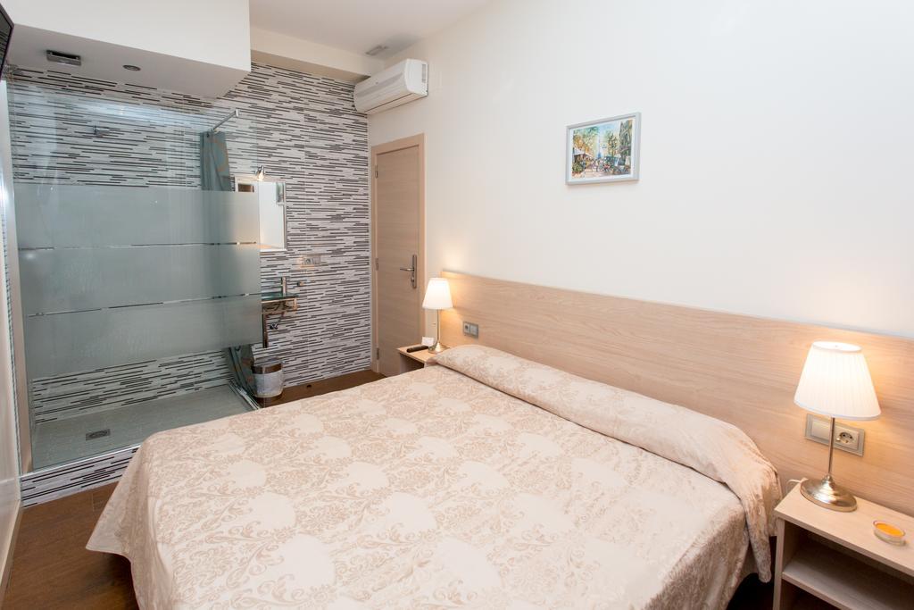 Hostal Excellence Barcelona Bagian luar foto