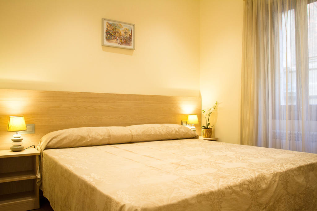 Hostal Excellence Barcelona Bagian luar foto