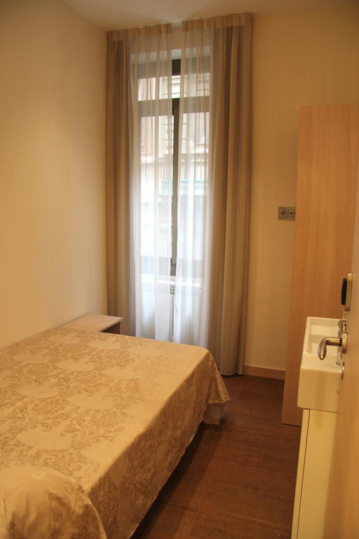 Hostal Excellence Barcelona Bagian luar foto