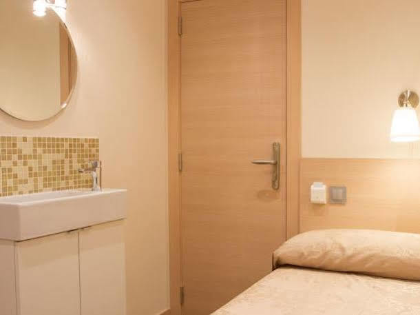Hostal Excellence Barcelona Bagian luar foto
