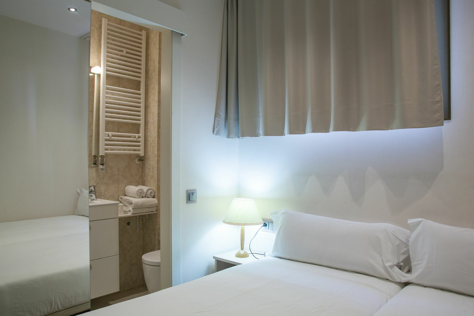Hostal Excellence Barcelona Bagian luar foto